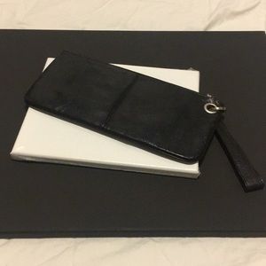 Hobo Vida Black Wristlet